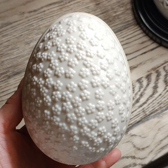 Belleek Irish Porcelain Embossed Daisy Egg Vintage - Picture 9 of 10